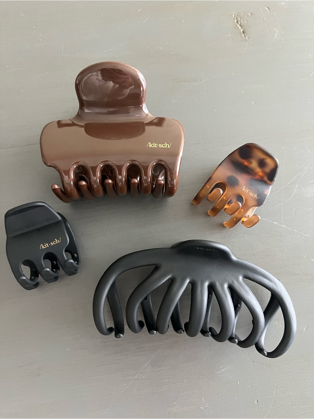 Kitsch Hair Claw Clips - Black & Brown
